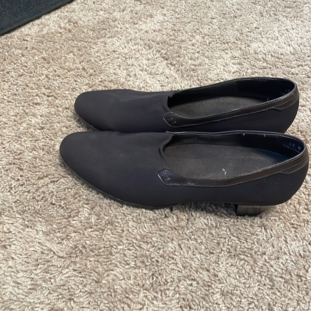 Munro brand brown heals size 12 Narrow women’s shoes